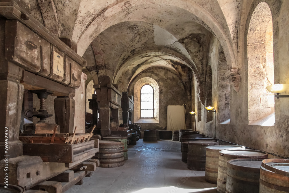 Fototapeta premium Altes Gewölbe auf einem Weingut