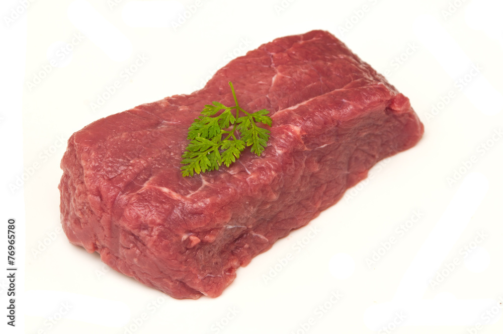 pavé de boeuf sur fond blanc