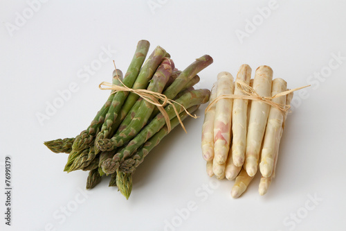 asperges vertes et blanches photo