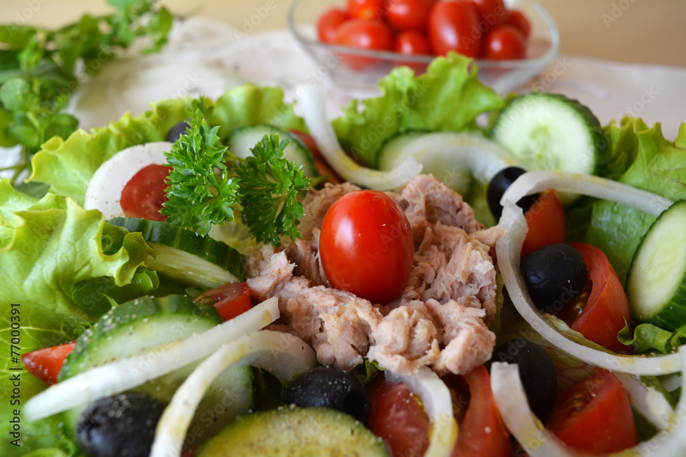 Mixed vegetable salad with tuna and olive oil