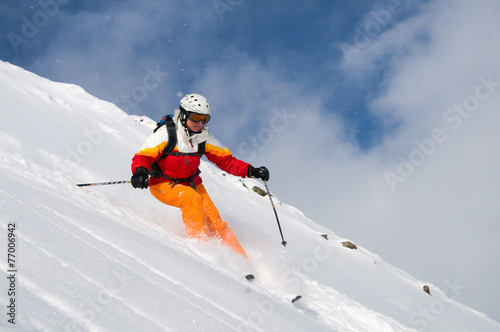 Skifahrer im Gelände