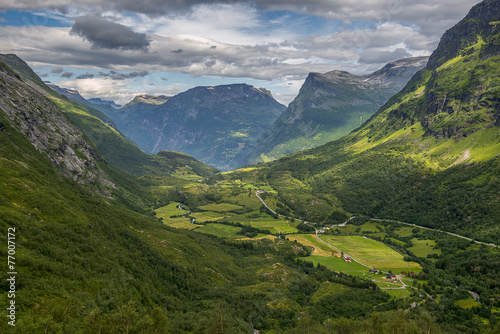Norwegia    g  ry  krajobraz wiejski