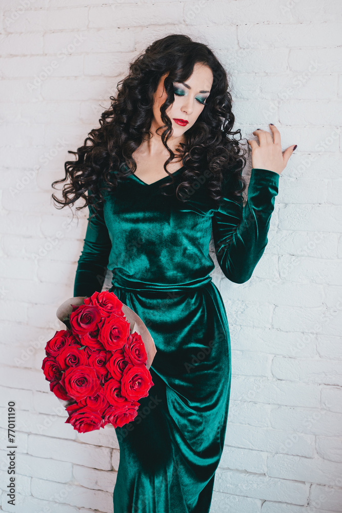 Green dress and red shoes hotsell