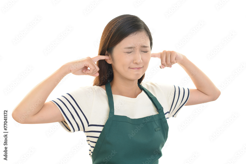 Fototapeta premium 耳をふさぐ主婦
