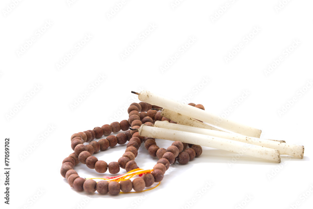 Naklejka premium Rosary and candle isolated on white background