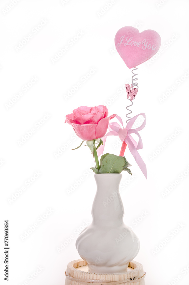 Obraz premium Love concept, roses and pink heart with love word