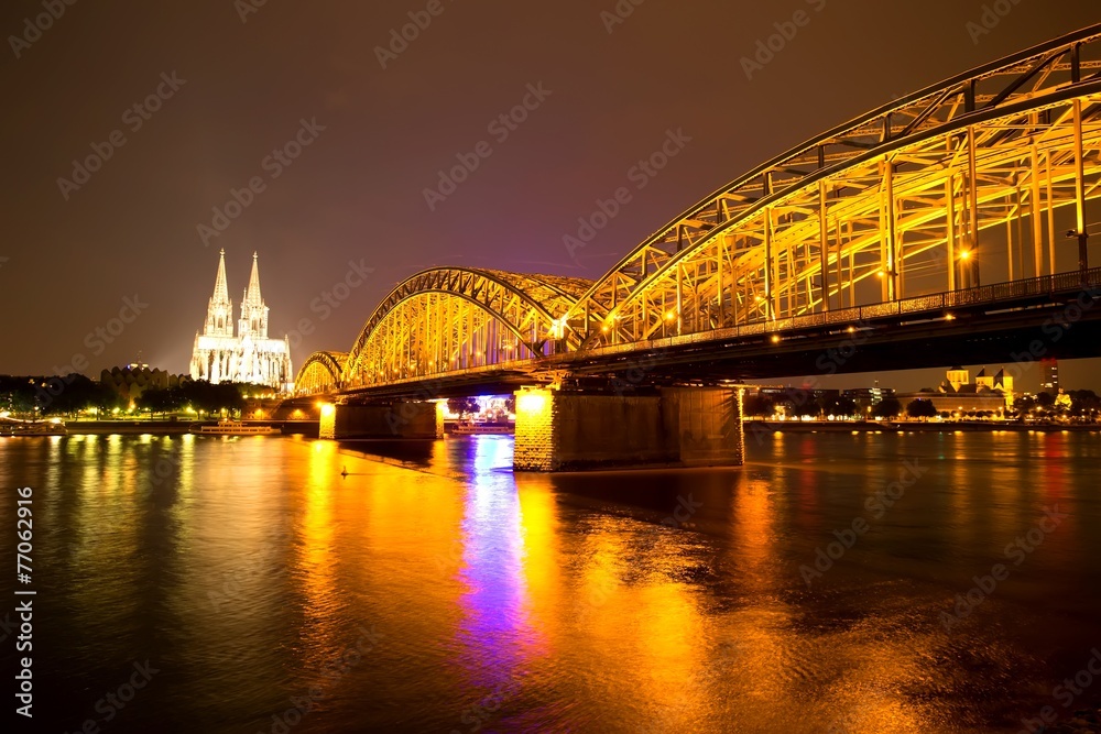 Fototapeta premium Köln bei Nacht