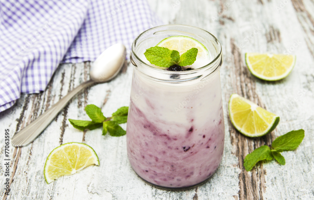 fresh fruit yoghurt with blackberries