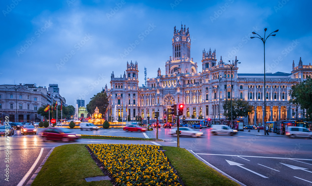 Naklejka premium Plaza de Cibeles i dawny pałac komunikacyjny Nowego Ratusza w Madrycie, Kastylia, Hiszpania