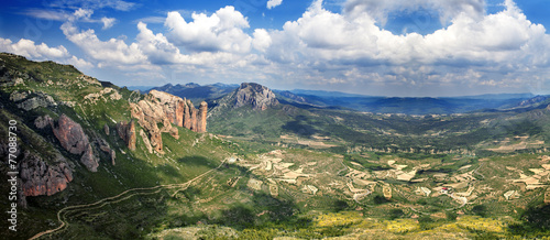 Fotografie, Obraz Hermoso paisaje de montaña. Mallos de Riglos.España
