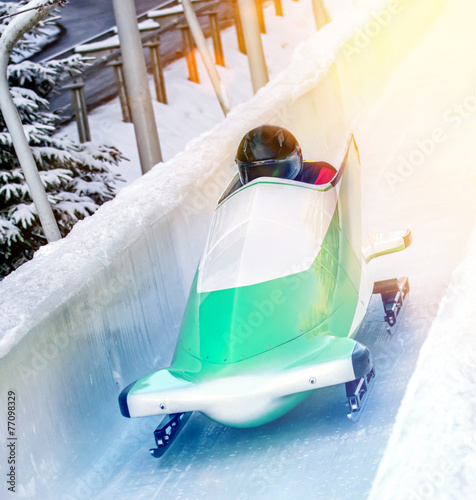 Obraz na płótnie Wintersport - Bobschlitten in der Eisbahn