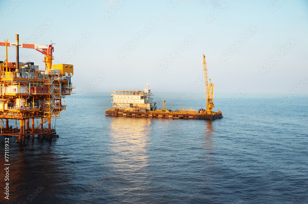 oil and gas processing with shipping boat