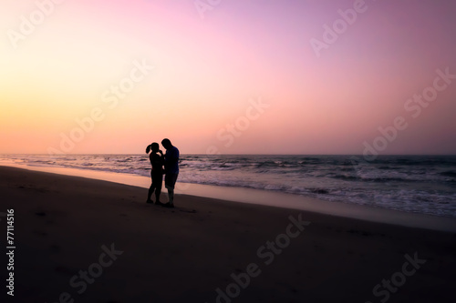 silhouette of couples hugging on the beach © auimeesri