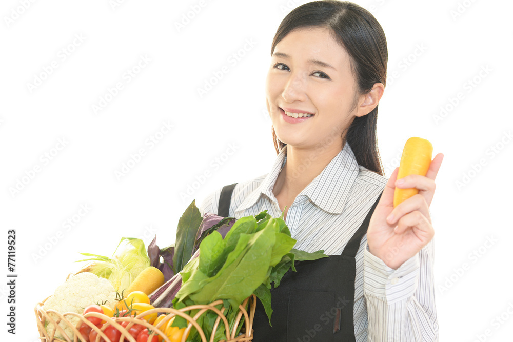 野菜を持つ女性