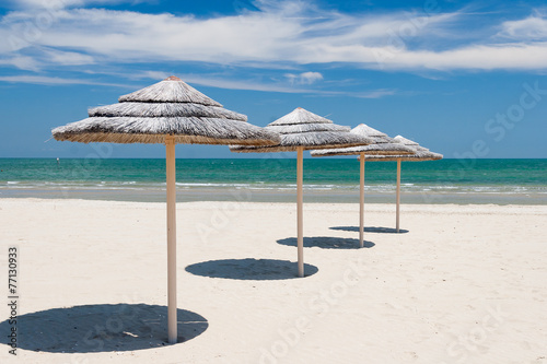 Umbrellas on the beach © PASTA DESIGN
