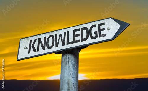 Knowledge sign with a sunset background © gustavofrazao