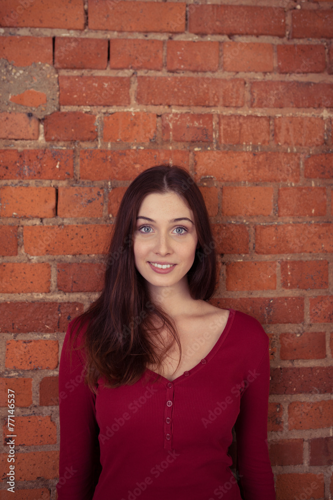 portrait vor backstein-wand portrait vor backstein-wand