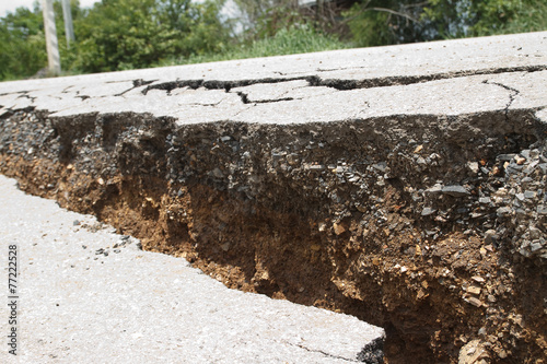 Obraz na płótnie The road has cracks. w salonie