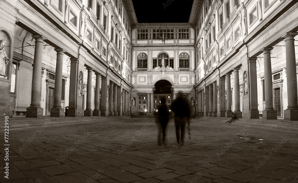 Uffizi by night