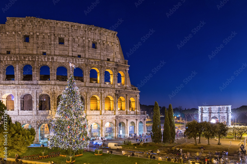 Fototapeta premium Colosseum in Rome at Christmas during sunset, Italy