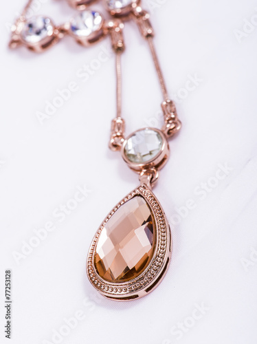 drop shape necklace with zircon and quartz