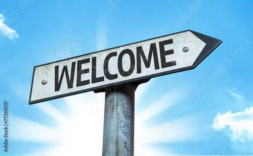Welcome sign with a beautiful day © gustavofrazao