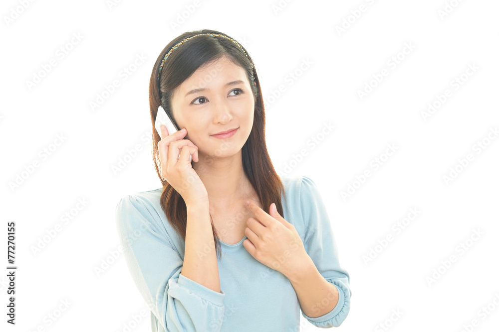 スマートフォンを持つ女性 スマートフォンを持つ女性