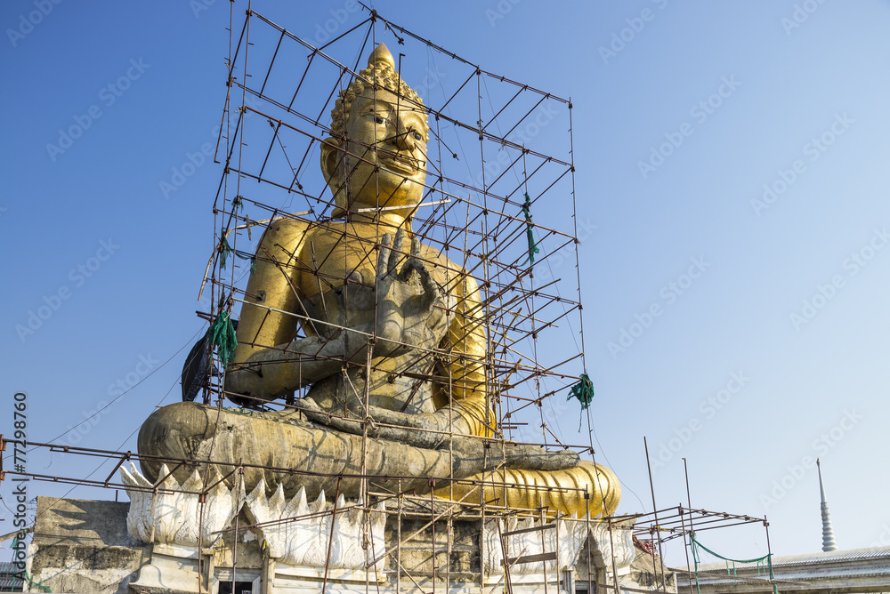 Obraz premium the construction of buddha in phetchaburi province thailand