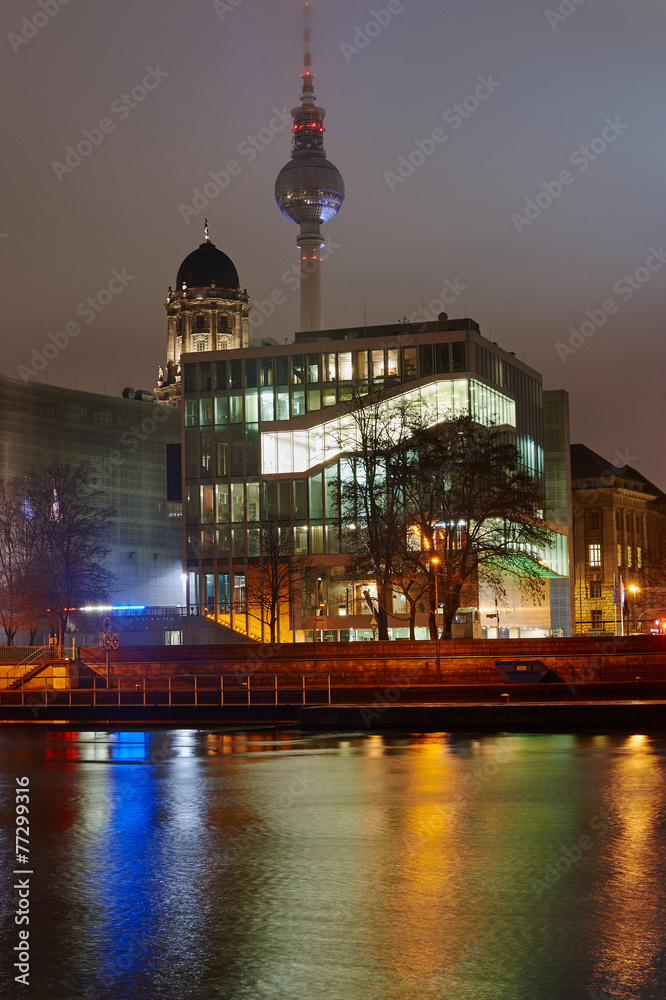 Night cityscape on the River Spree in Berlin.