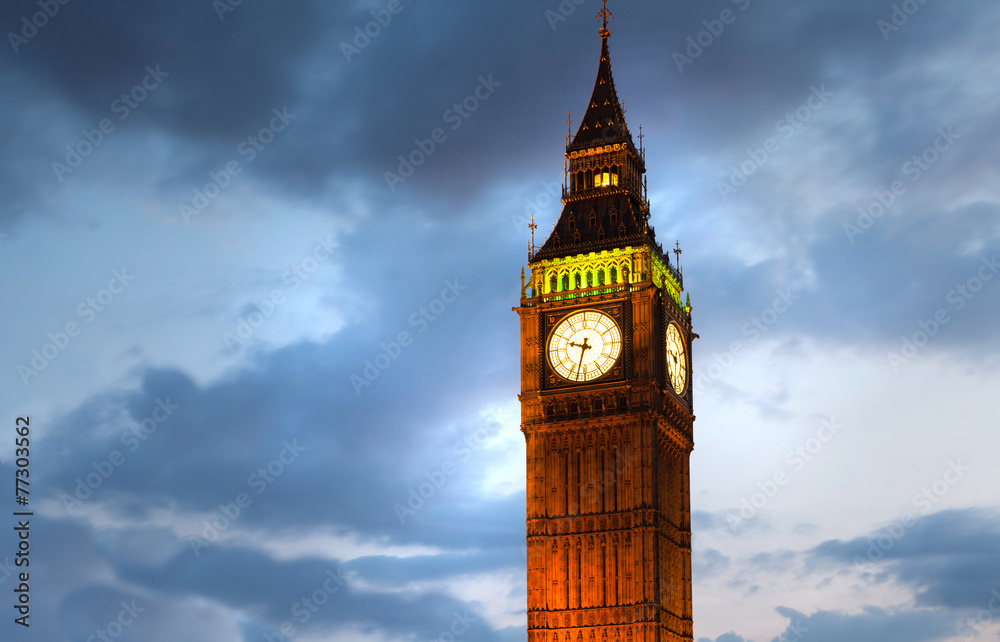 London, Big Ben and houses of parliament in night lights