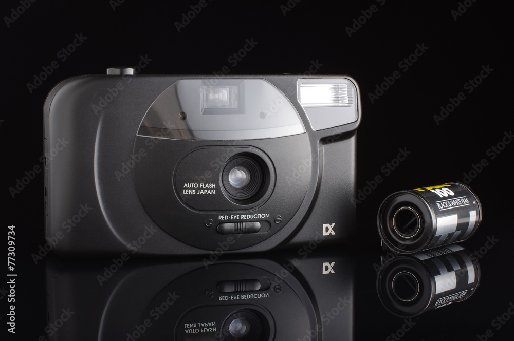 Analog automatic compact camera with 35mm film cassette isolated