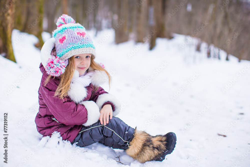 Obraz premium Adorable little happy girl have fun in winter snowy day outdoor