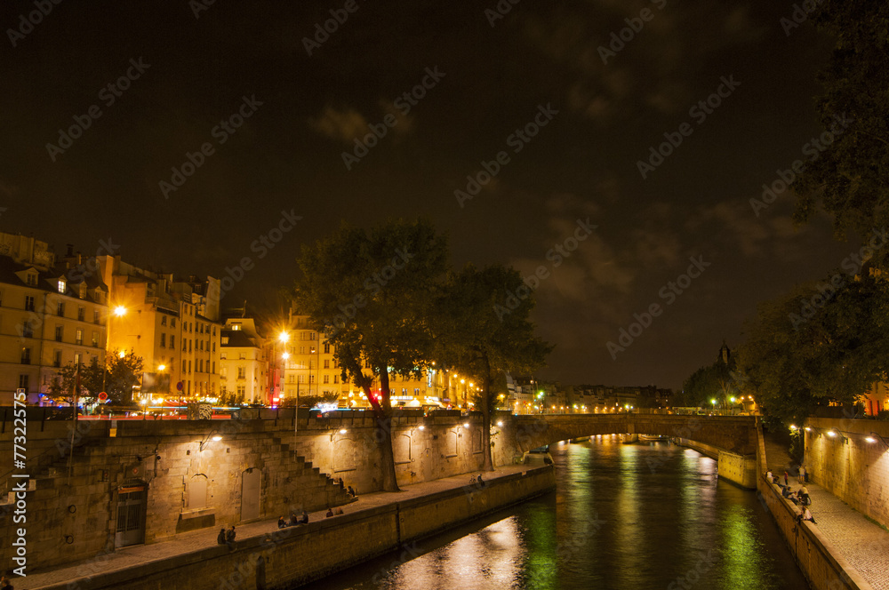 Parigi by night