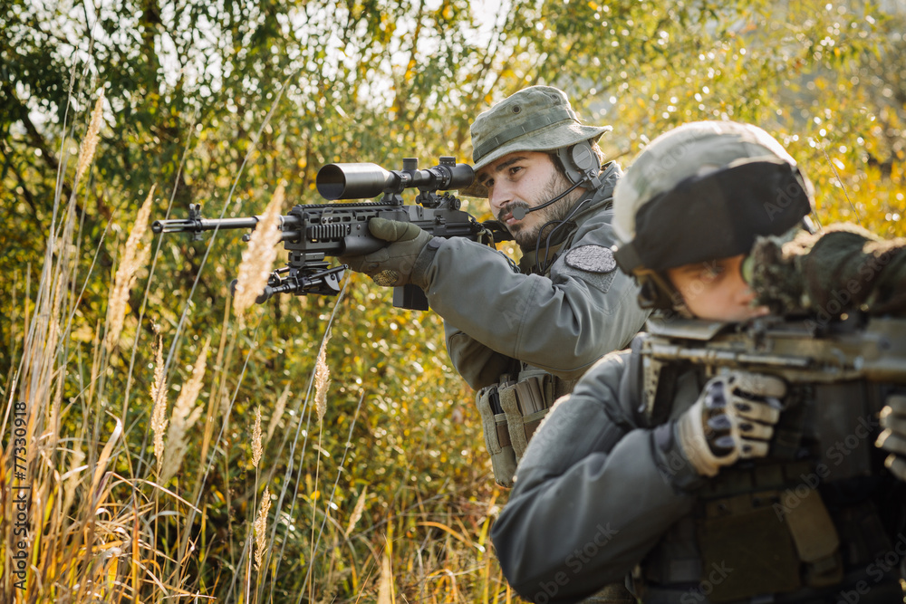 Naklejka premium Soldier Aiming Rifle