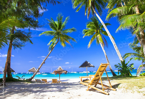 tropical holidays in paradise island © Freesurf
