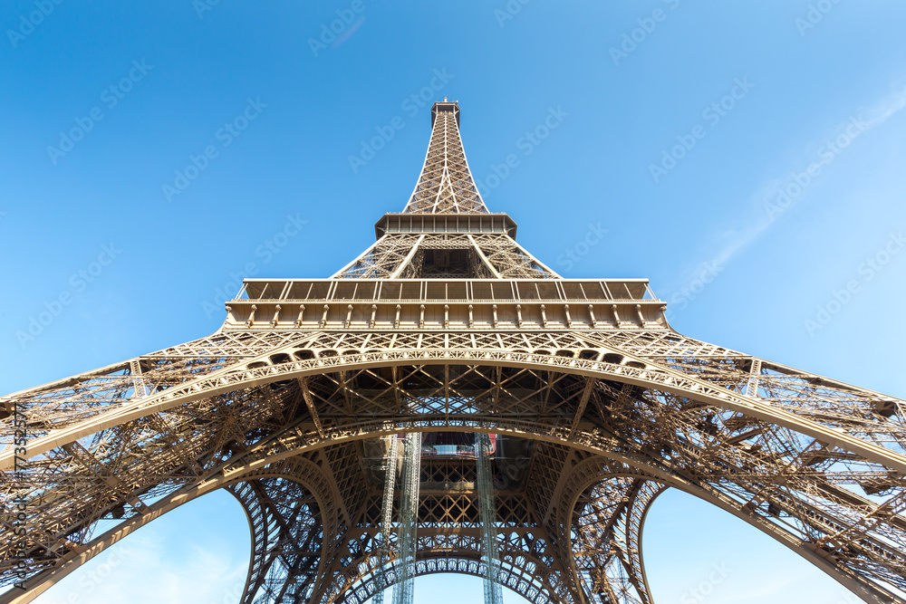 Fototapeta premium Eiffel Tower Paris summer