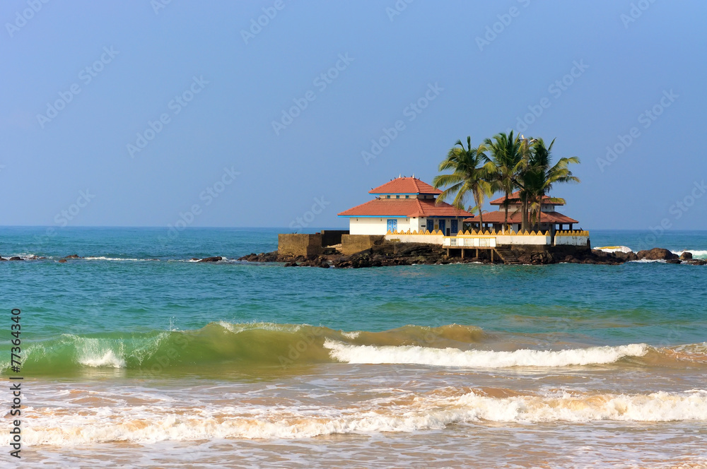 Obraz premium Buddhist Temple on island