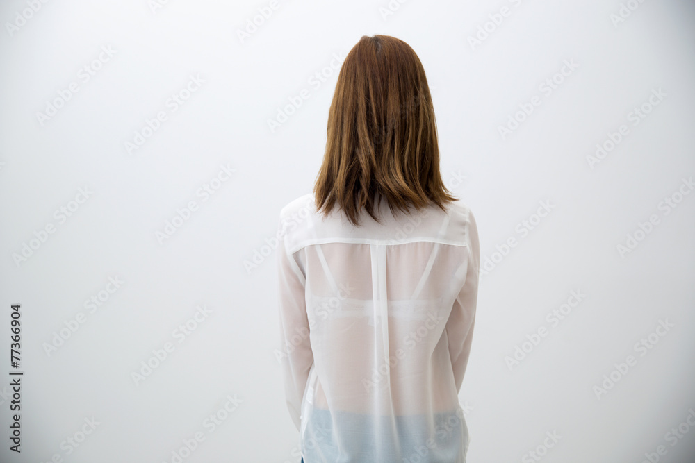Obraz premium Back view portrait of a young businesswoman