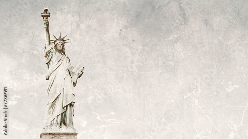 Statue of Liberty 16:9 grunge style background photo