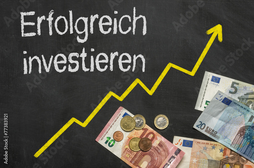 Tafel mit Geld - Erfolgreich investieren