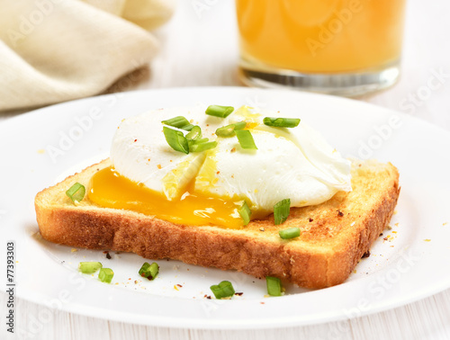 Sandwich with poached egg