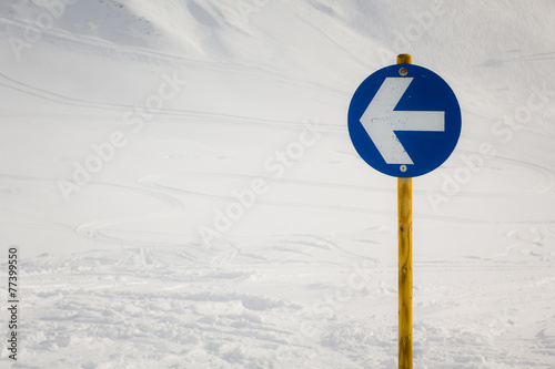 Arrow in the ski slope sign