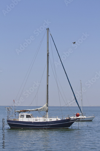 Segelboot im Hafen