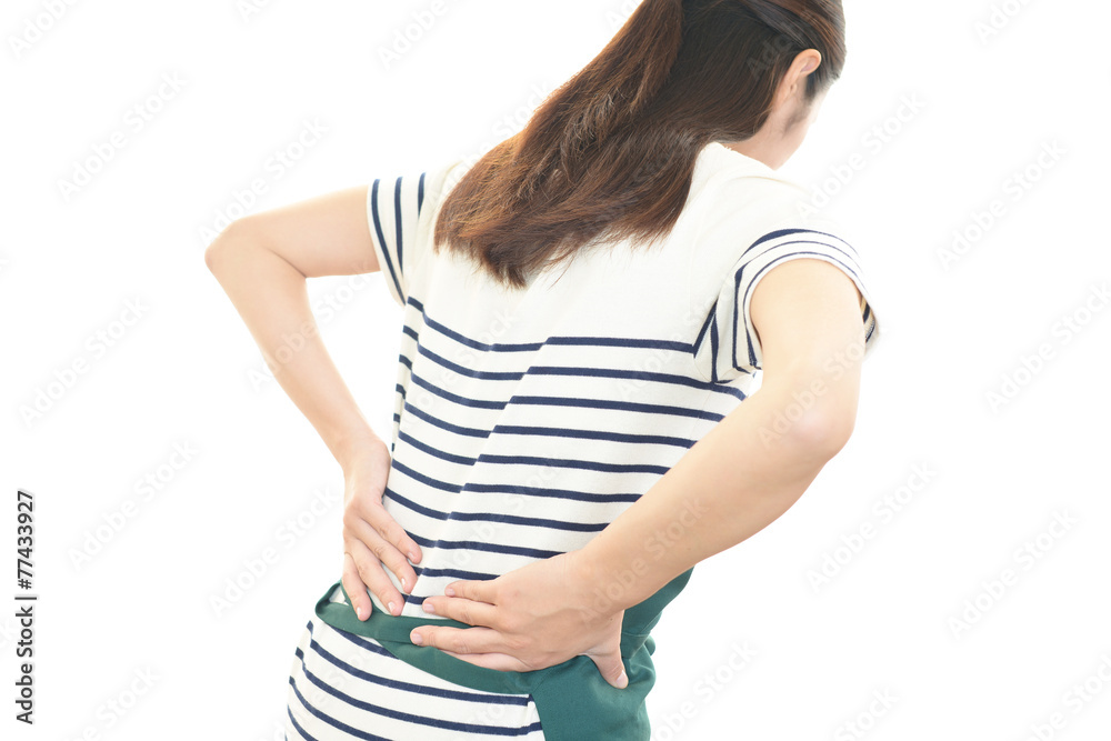 腰痛を訴える女性 腰痛を訴える女性