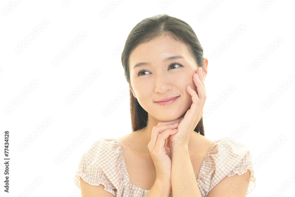 寛ぐ美しい女性