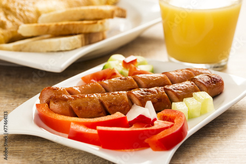 фотографія frankfurter breakfast, whit orange juice on the table