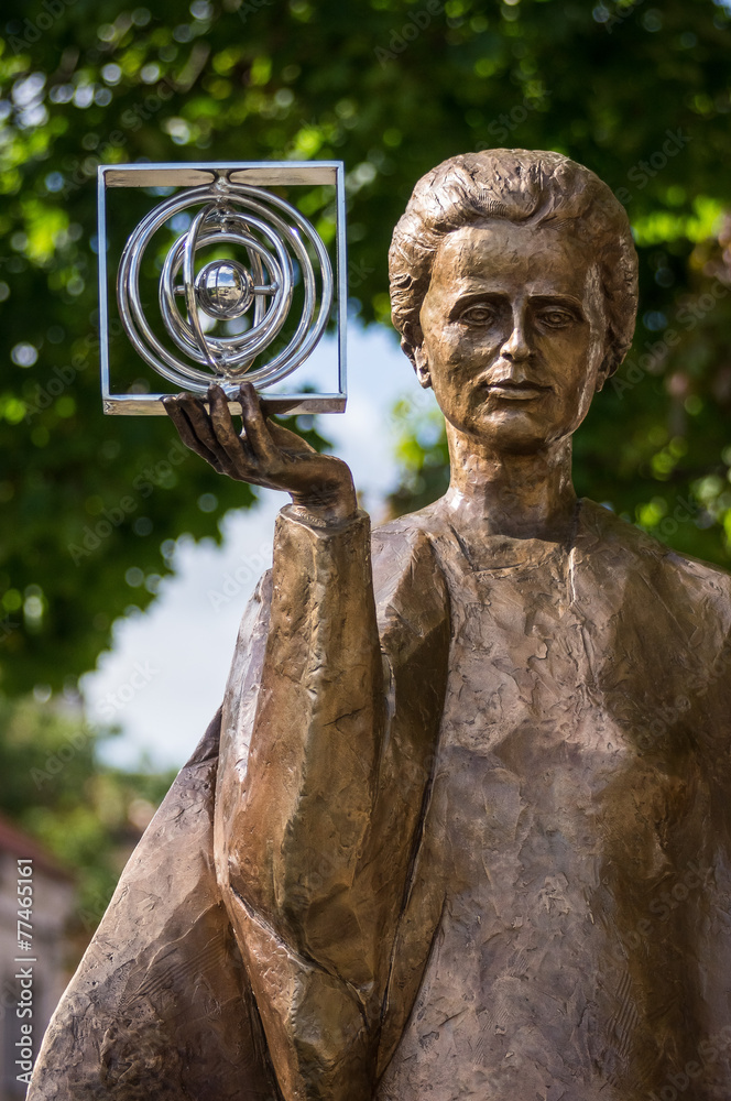 Fototapeta premium Pomnik Marii Curie w Warszawie