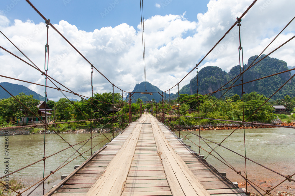 Obraz premium Wooden bridge over Nam Song river, Vang Vieng