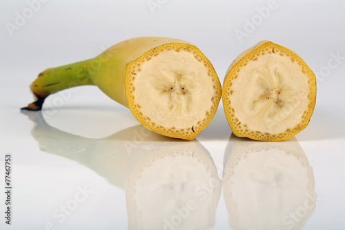 Zwei halbe Bananen