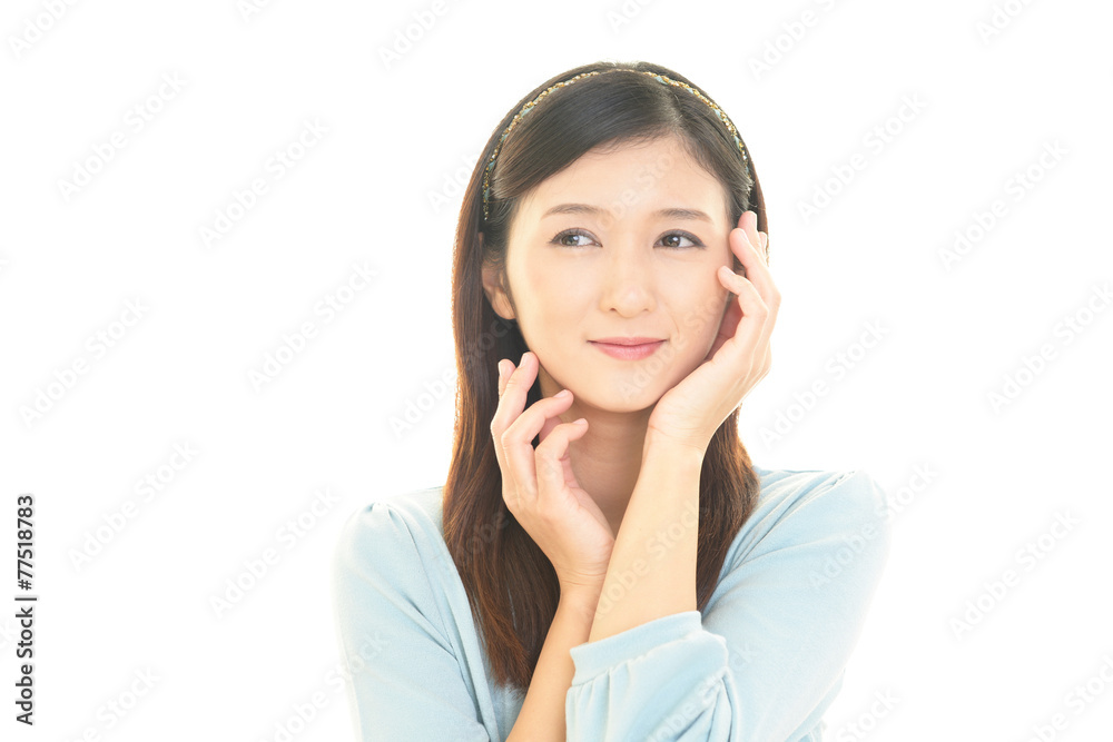 フェイスケアをする女性 フェイスケアをする女性